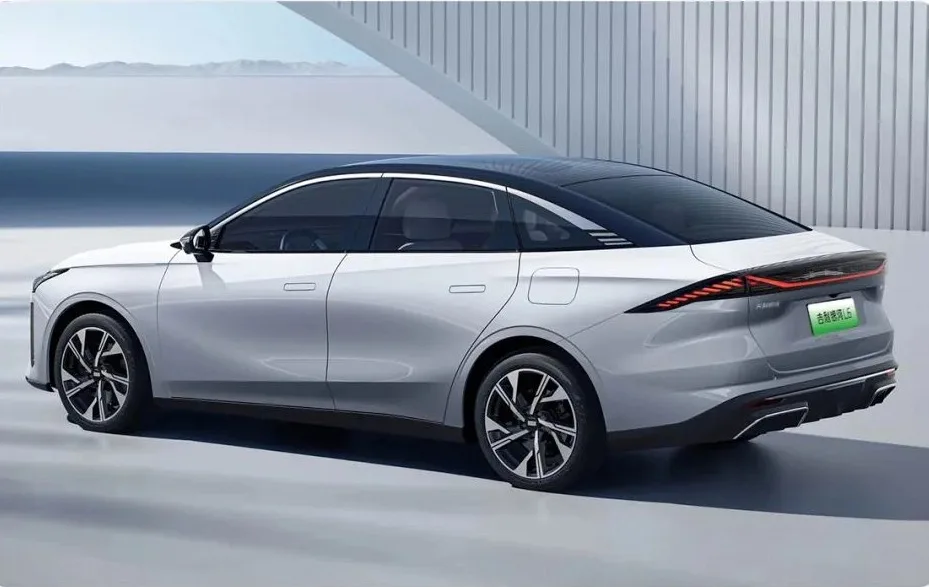Geely Galaxy L6 lato