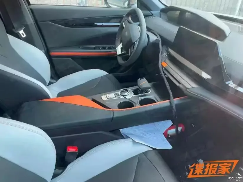 Changan Qiyuan A06 interni fotospia