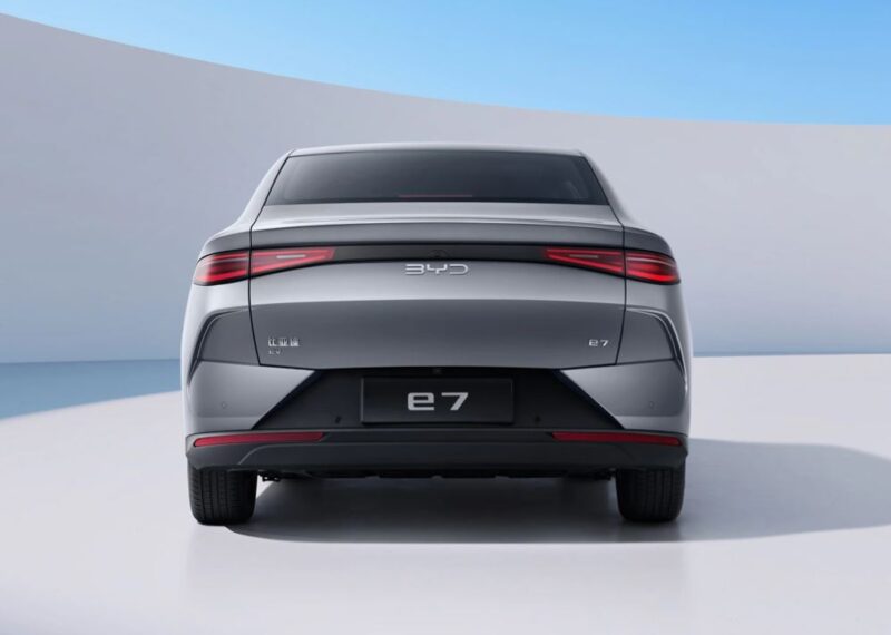 BYD E7