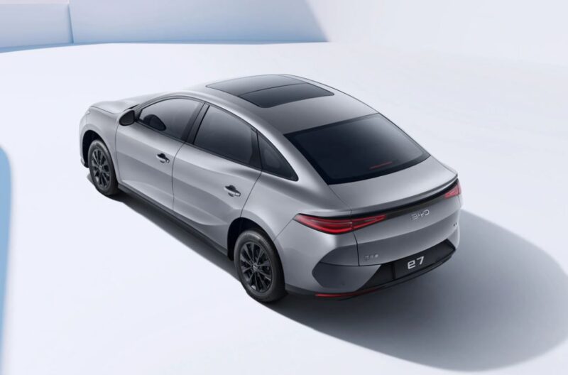 BYD E7