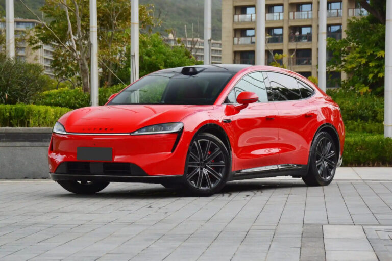 Luxeed R7 red